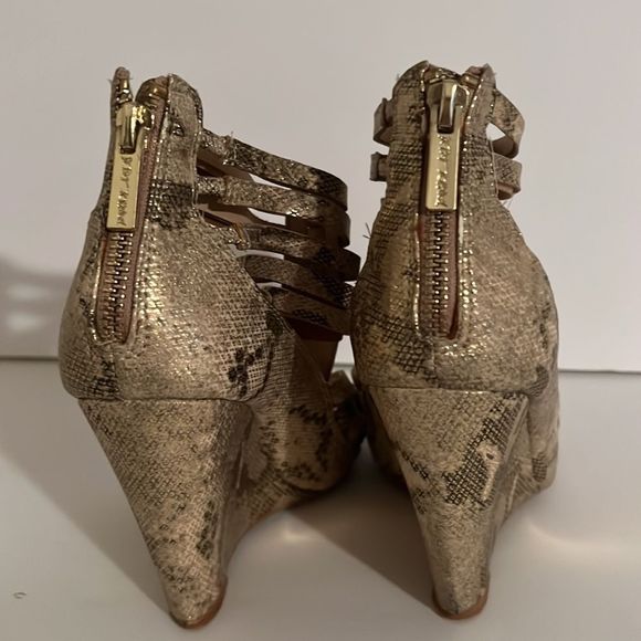 Betsy Johnson Bonito Womens Wedge Shoes Size 7 - Picture 2 of 3